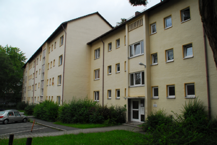 So wie dieser benachbarte GebÃ¤udezug sah das Wohnobjekt in der LeibnizstraÃŸe 21 bis 25 vor der Sanierung aus.